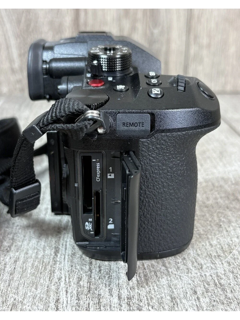 Panasonic Lumix GH6 25.2MP Mirrorless Camera Body Bundle Batteries & Charger